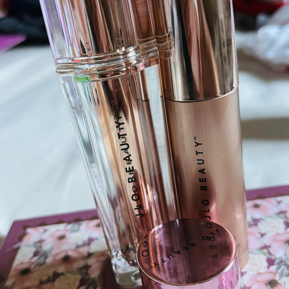 ⭐️⭐️⭐️ THAT JLO GLOW SET⭐️⭐️   Comes with 3 items
